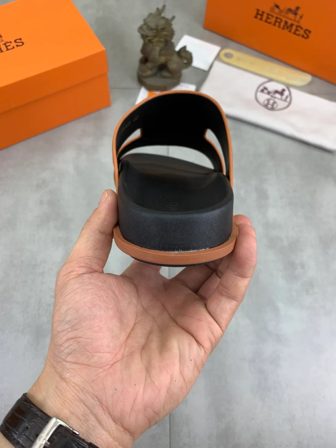 Men's shoes 💰P440 New [HERMES] high-end quality new Hermès slippers, made of imported calfskin, wear-resistant and non-slip rubber outsole. Fashionable and elegant code number: 39-44 (38 45 46 customized)